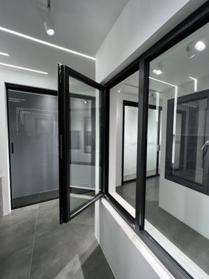 fenêtres en aluminium suspendues avec ouvertures de 90/180 degrés